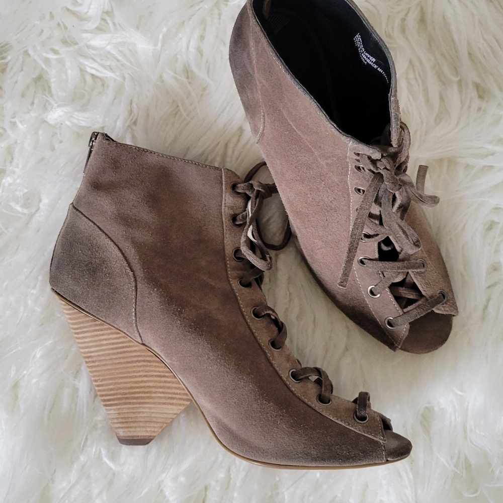 Trouve Culton-Lea Lace-up Booties in Khaki - Picture 14 of 14